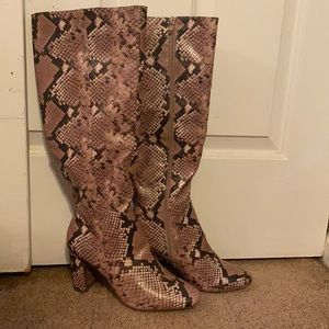 Madden 7.5 skakeskin boots